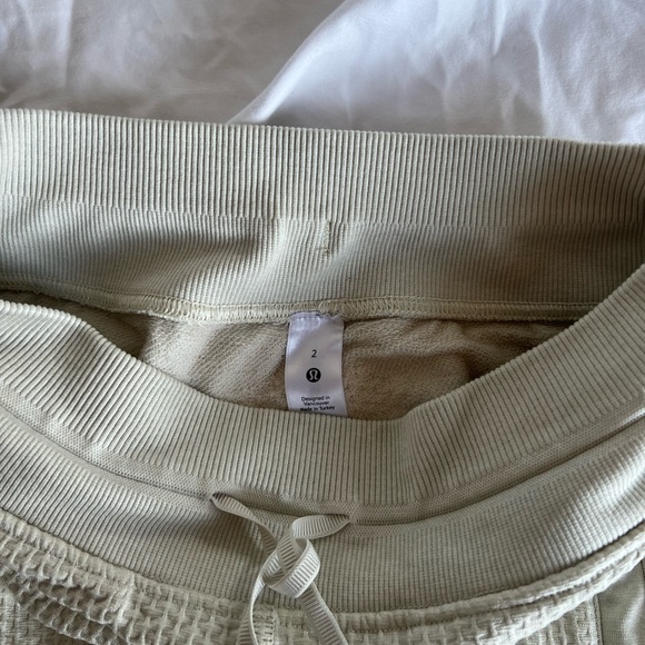 Lululemon engendered for warmth pants - Picture 5 of 5